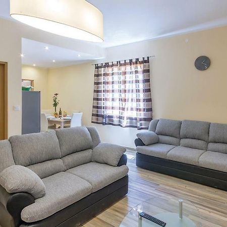 Apartments Klaudija プーラ エクステリア 写真