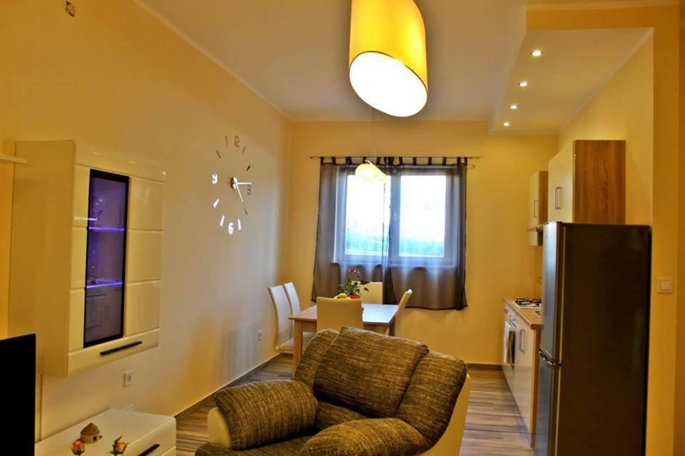 Apartments Klaudija プーラ エクステリア 写真